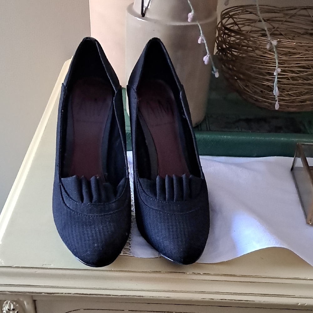 Classic Black Pleated Women's Heels
